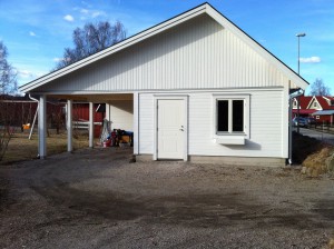 Nybyggd carport/förråd/verkstad.